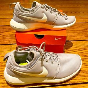 Nike Women’s Roche Sneakers Size 9 Grey
